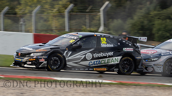 Gordon Sheddon Halfords Racing with Cataclean Honda Civic Type R leads Tom Ingram Hyundai i30N