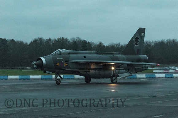 English Electric Lightning F6 XS904 BQ turns on to the Runway