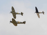 Spitfire Mk1a Trio N3200 QV P7308 XR-D X4650 KL-A