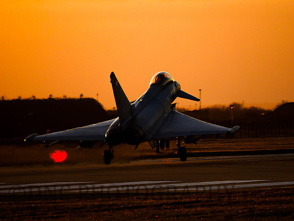 Typhoon FGR4 ZK347 landing