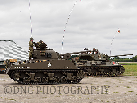 M4A3E4 Sherman 3081346 'Grim Creeper' & M36 Jackson Tank Destroyer 401966 'Easy Tiger'