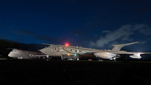 BAe Nimrod MR.2 XV250 & Handley Page Victor K.2 XL231 'Lusty Lindy'