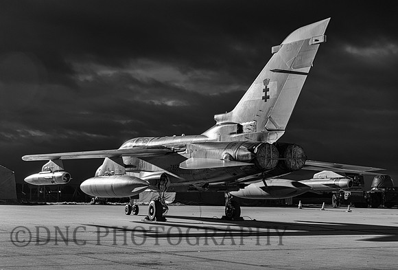 RAF Panavia Tornado GR4 ZA560 EB-Q 41 (R) TES Sqn.......