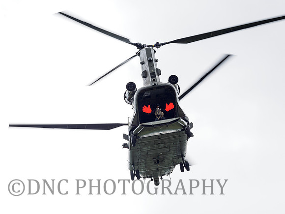 RAF CH-47D HC6AChinook ZA681 Loadmaster waves