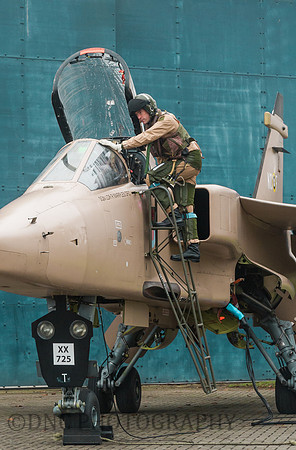 Pilot getting into XX725