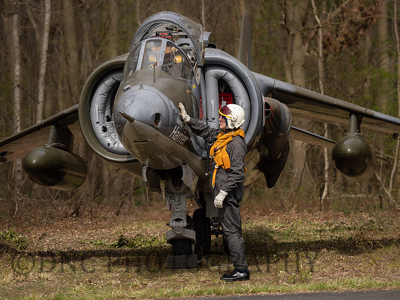 Hawker Siddley P.1127 VX279 Pilot inspects