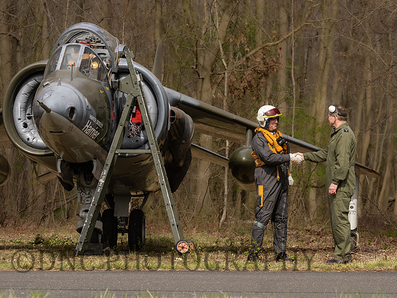 Hawker Siddley P.1127 VX279 Pilot greets ground crew