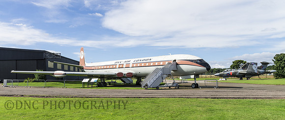 de Havilland Comet 4C G-BDIX & Blackburn Buccaneer S2B XT288