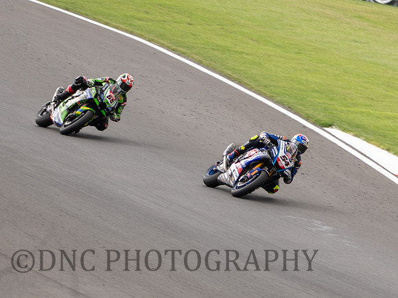 Toprak Razgatlioglu Yamaha YZ-F R1, Jonathan Rea Kawasaki ZX-10RR