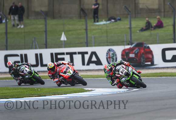 Tom Sykes Kawasaki ZX-10R, Chas Davies Ducati Panigale R, Jonathan Rea Kawasaki ZX-10R
