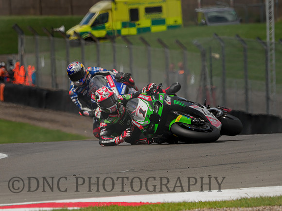 Jonathan Rea KRT Kawasaki ZX-10RR Race 2 crash Coppice corner