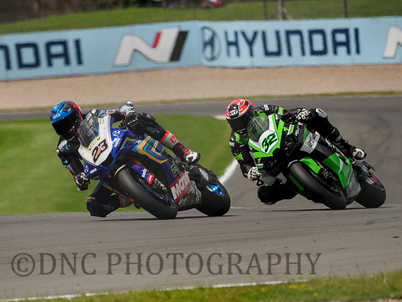 Chritophe Ponsson Alstare Yamaha YZ-F R1 leads Isaac Vinales Orelac Kawasaki ZX-10RR