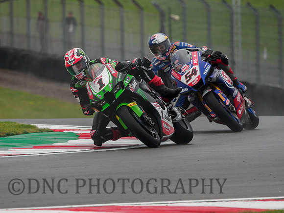 Johnathan Rea Kawasaki ZX-10RR leads Toprak Razgatlioglu Pata Yamaha YZ-F R1