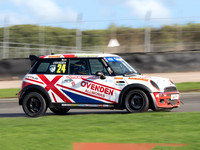 24 Tom Ovenden EXCELR8 Motorsport Quaife Mini Challenge