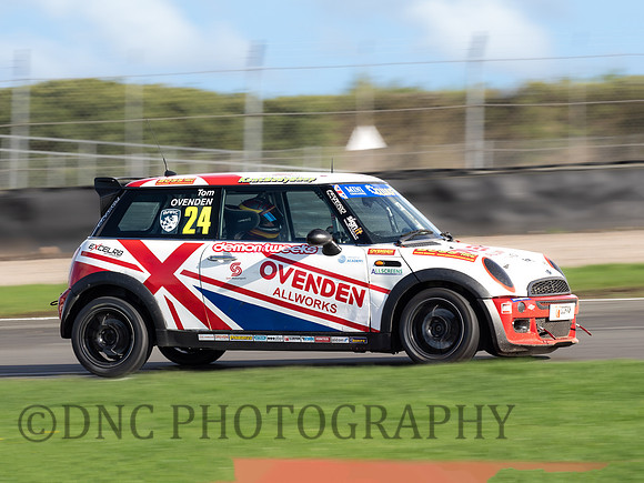 24 Tom Ovenden EXCELR8 Motorsport Quaife Mini Challenge