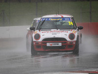 24 Tom Ovenden EXCELR8 Motorsport Quaife Mini Challenge.