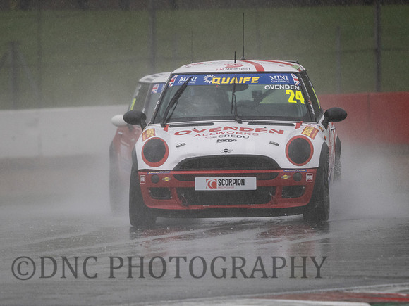 24 Tom Ovenden EXCELR8 Motorsport Quaife Mini Challenge.