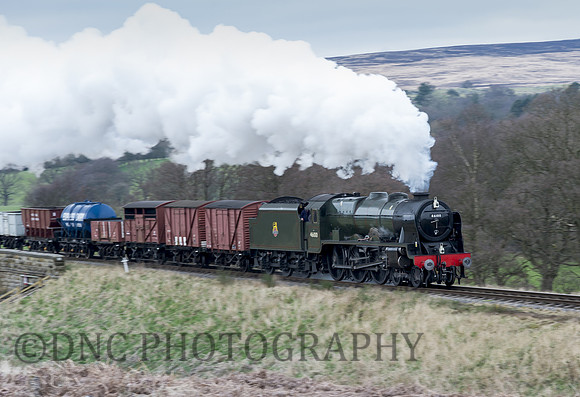 LMS 46100 Royal Scot approaches Moorgates
