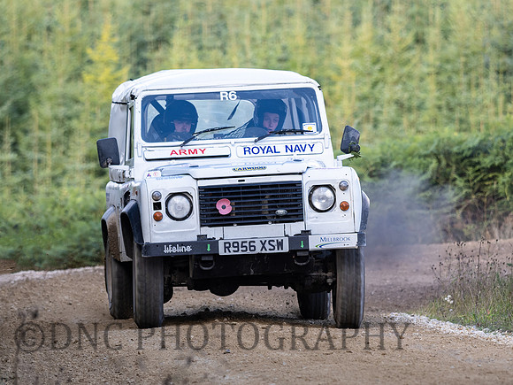 412 Daniel Hedges & Jake Pumphrey Land Rover Defender