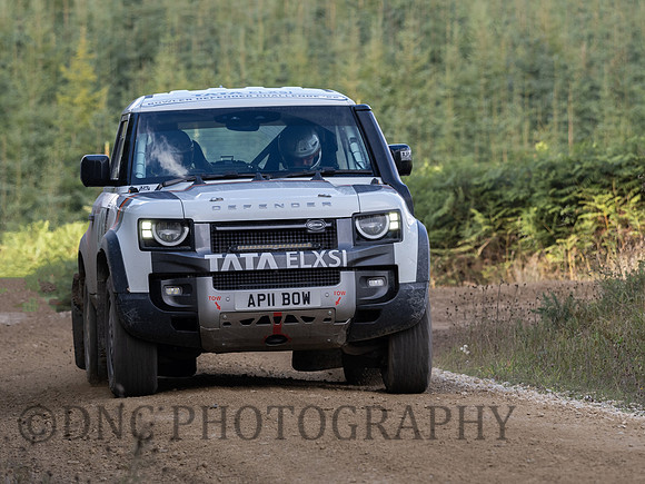 406 Jason Seddon & John Tomley Land Rover Bowler Defender 90