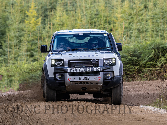 402 David Beecroft & Fraser Parish Land Rover Bowler Defender 90