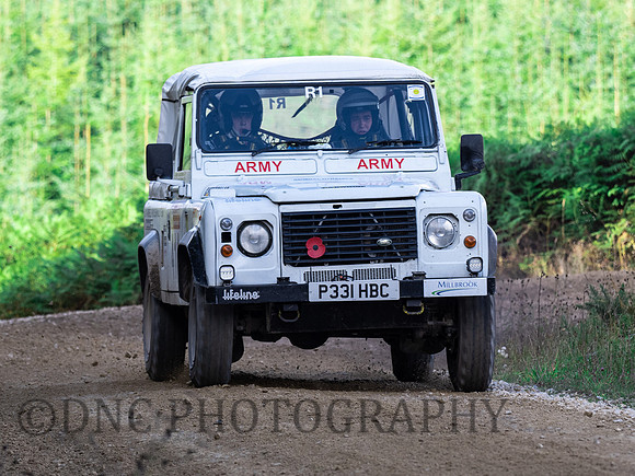 411 Ben Shackleton & George Martin Land Rover Defender Wolf XD