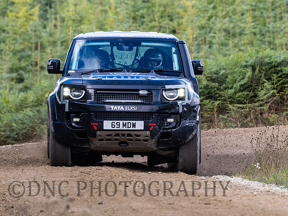 405 Miles Williams & Matt Lowe Land Rover Bowler Defender 90