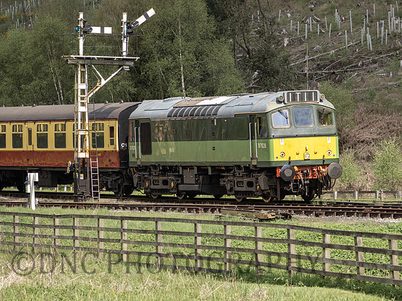 BR Sulzer Type 2 Class 25 D7358 'Sybilla' approaches Levisham 10.00 ex Grosmont 10th May