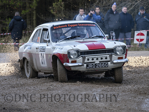 21  Ian Drummond & Yvonne Coppin Ford Escort RS2000