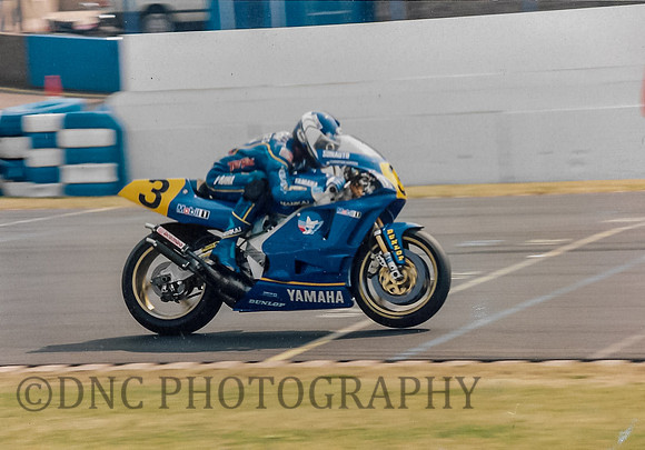 Christian Sarron Gauloises Blondes Yamaha Mobil 1 Yamaha YZR500