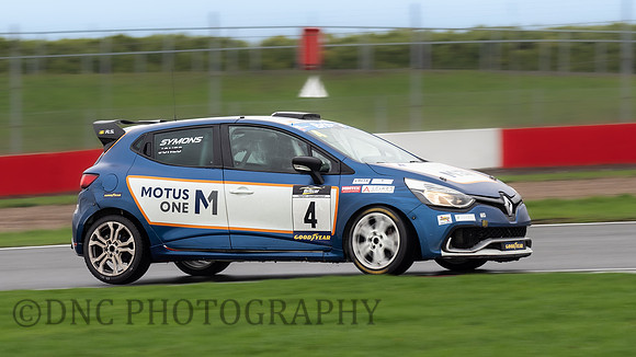 4 Scott Symons Motus One Renault Clio. Clio Cup