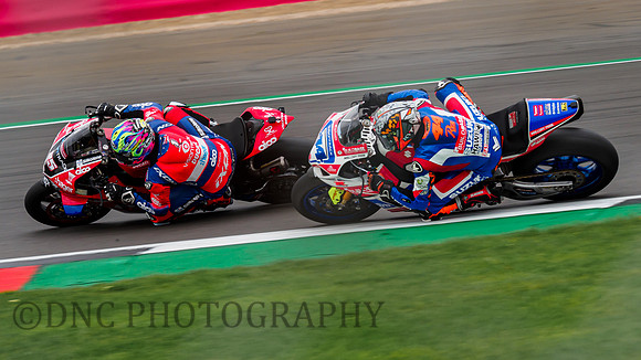Josh Brookes & Gino Rea battle for the lead Race 3