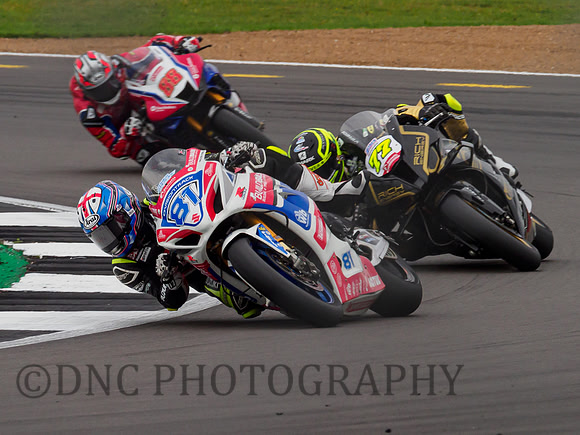 Luke Stapleford Buildbase Suzuki GSX-R1000 leads Kyle Ryde & Ryo Mizuno