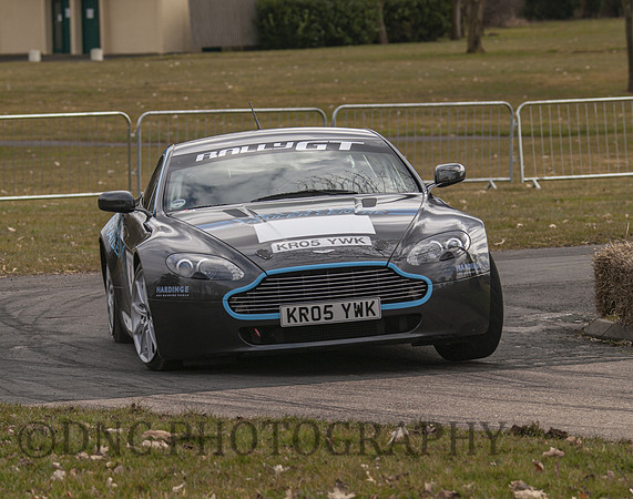 Aston Martin Vantage V8