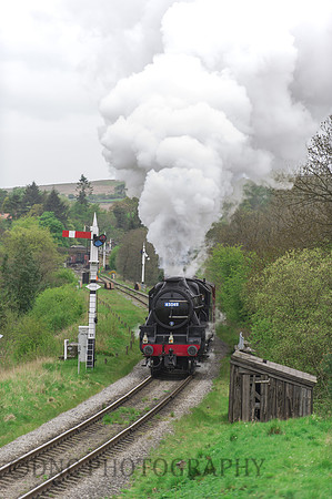 Black 5 45049 (45428) Heads towards Moorgates with the freight