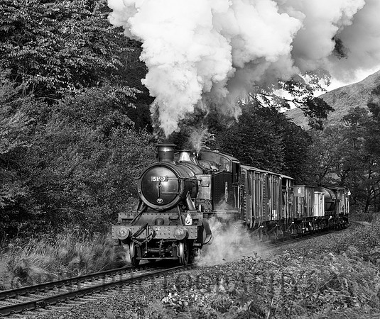 Large Prairie 5199 approaches Darnholm with freight.