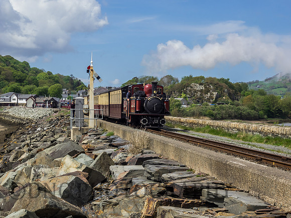 David Lloyd George steams away from Porthmadog