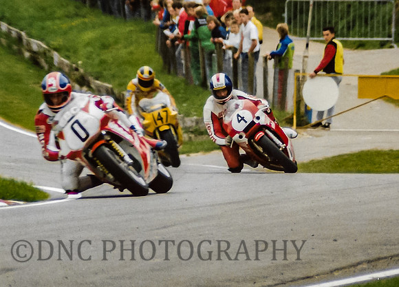 Kenny Irons Honda RC30,Mark Philips Loctie Yamaha Cadwell Park