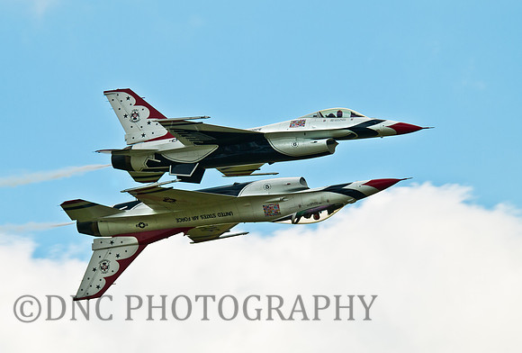 USAF Thunderbirds F-16C Flying Falcon