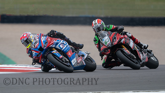 Josh Brookes DAO Racing Honda CBR1000RR-R leads Glenn Irwin Nitrous Competitions Ducati Panigale V4R