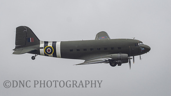 Douglas DC-3 Dakota KP220 .1