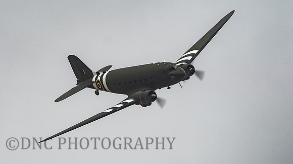 Douglas DC-3 Dakota KP220 .2
