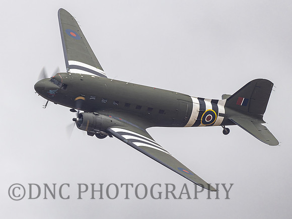 Douglas DC-3 Dakota KP220 .3