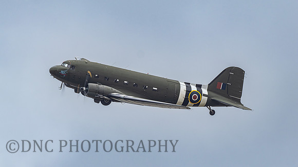 Douglas DC-3 Dakota KP220 .4