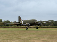 Douglas DC-3 Dakota KP220 .1