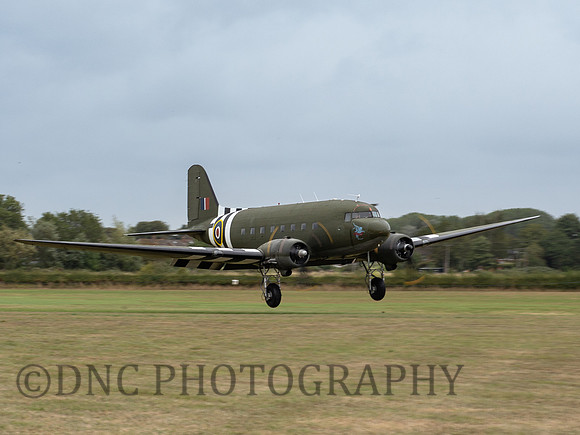 Douglas DC-3 Dakota KP220 .1