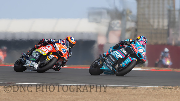 Daniel Holgado CFMOTO Gaviota Aspar team leads Ivan Ortola QJMOTOR - Biolec - MSI .1