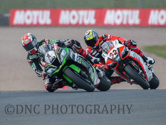 Jonathan Rea Kawasaki Racing Team ZX-10RR & Lorenzo Savadori Ioda Racing Team Aprilia RSV4 RF .1