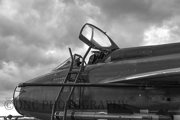 F6 XR728