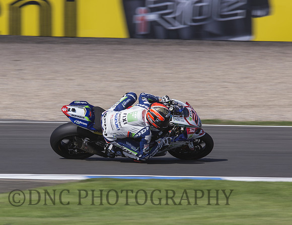 Leon Camier FIXI Crescent Suzuki GSX-R1000.